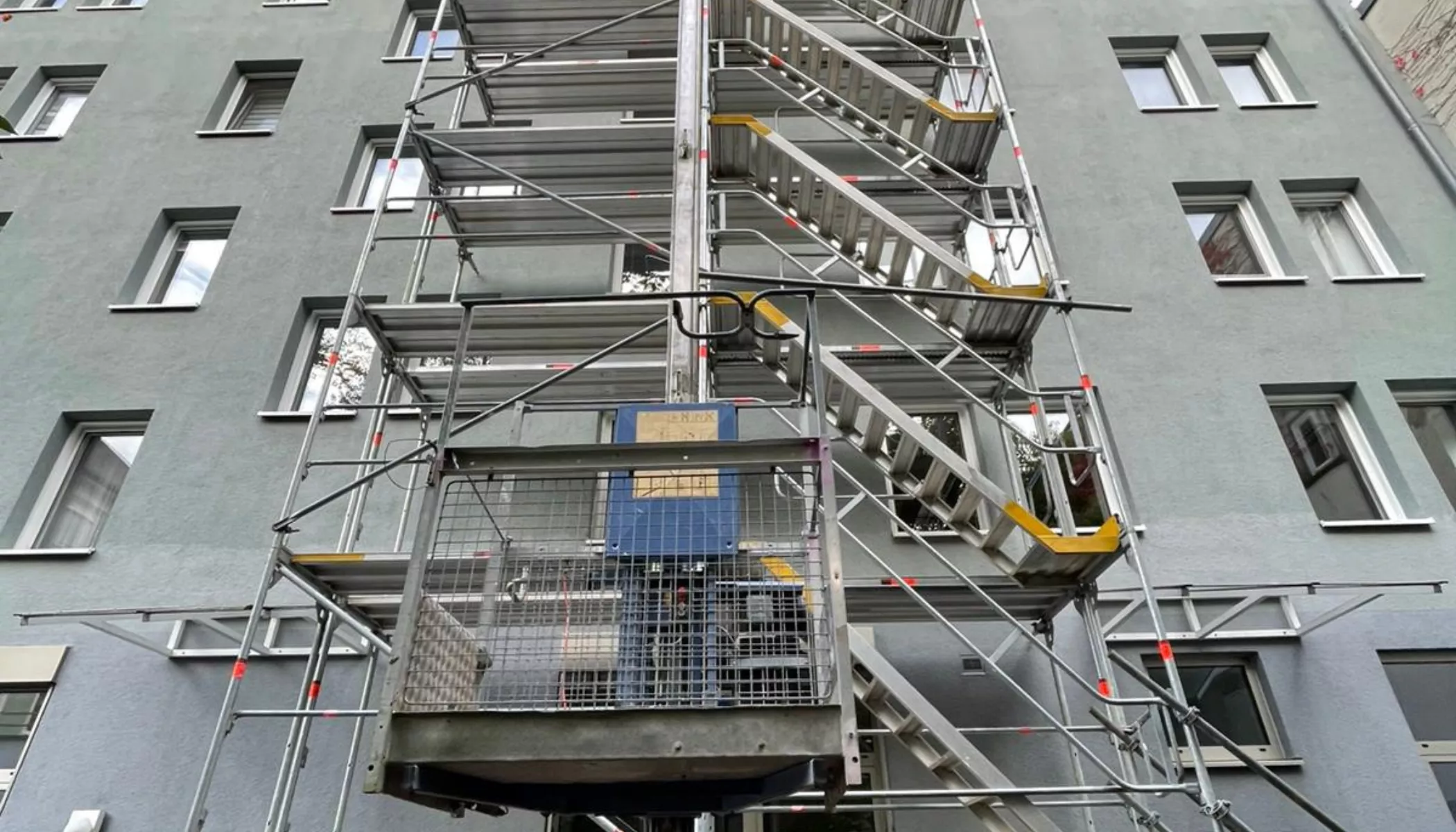Treppentürme & Bauaufzüge - Gerüstbau Kochlöffel GmbH